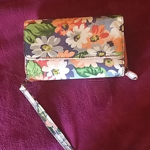 Multi compartment wristlet